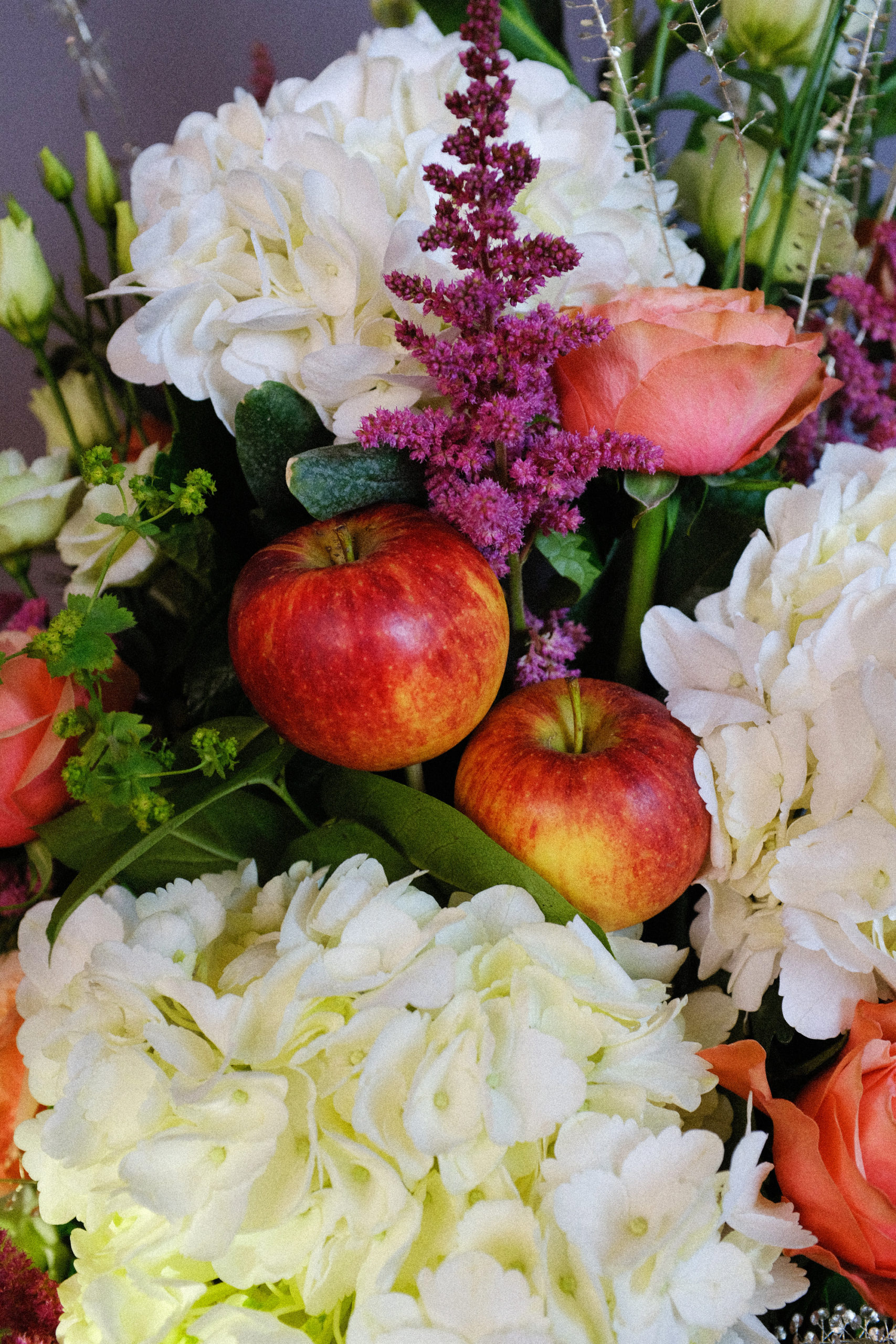 Médicis fleurs et fruits, arrangement conique (détail)