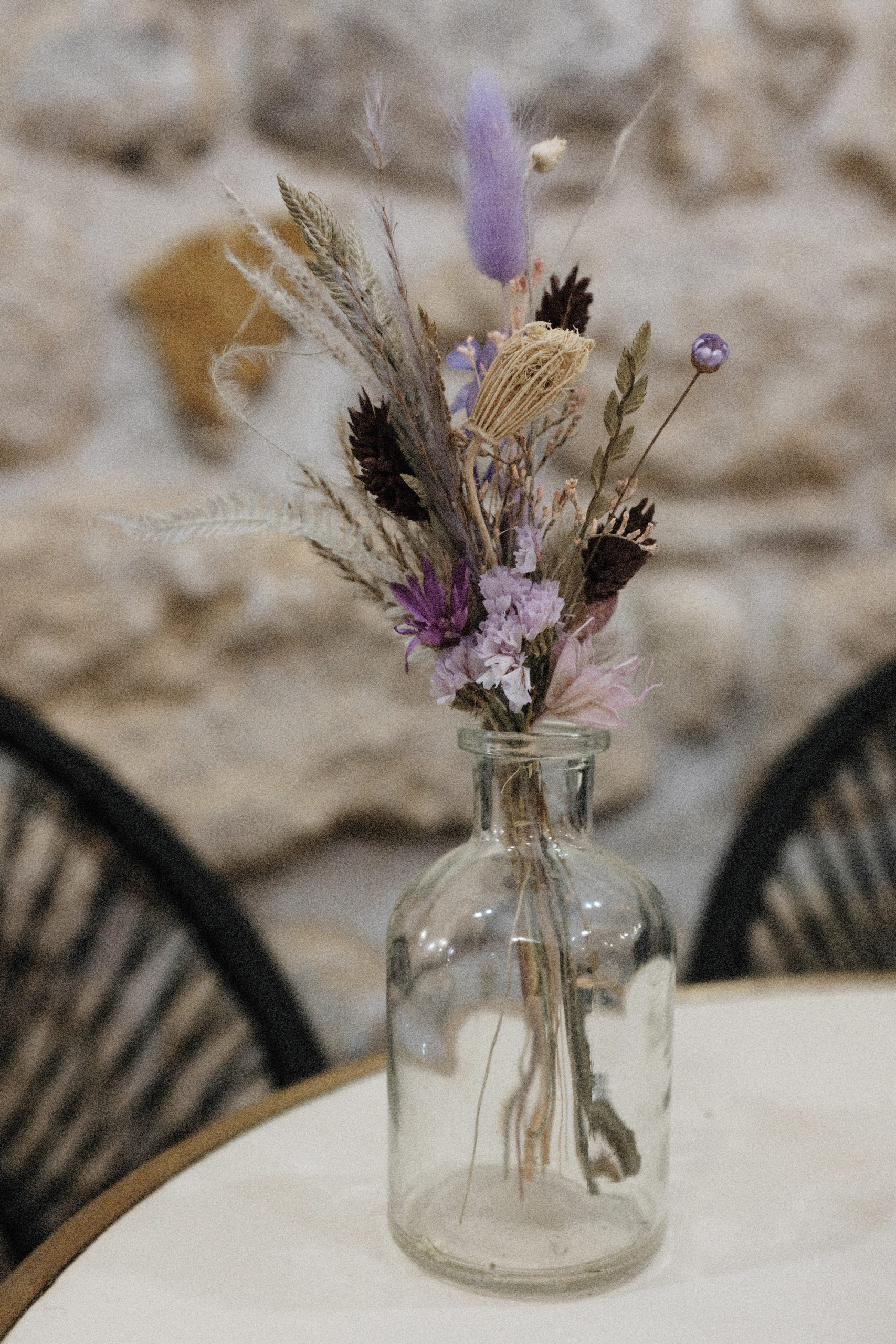 Composition de fleurs séchées : vase de petite taille. Valeur totale : 15€.