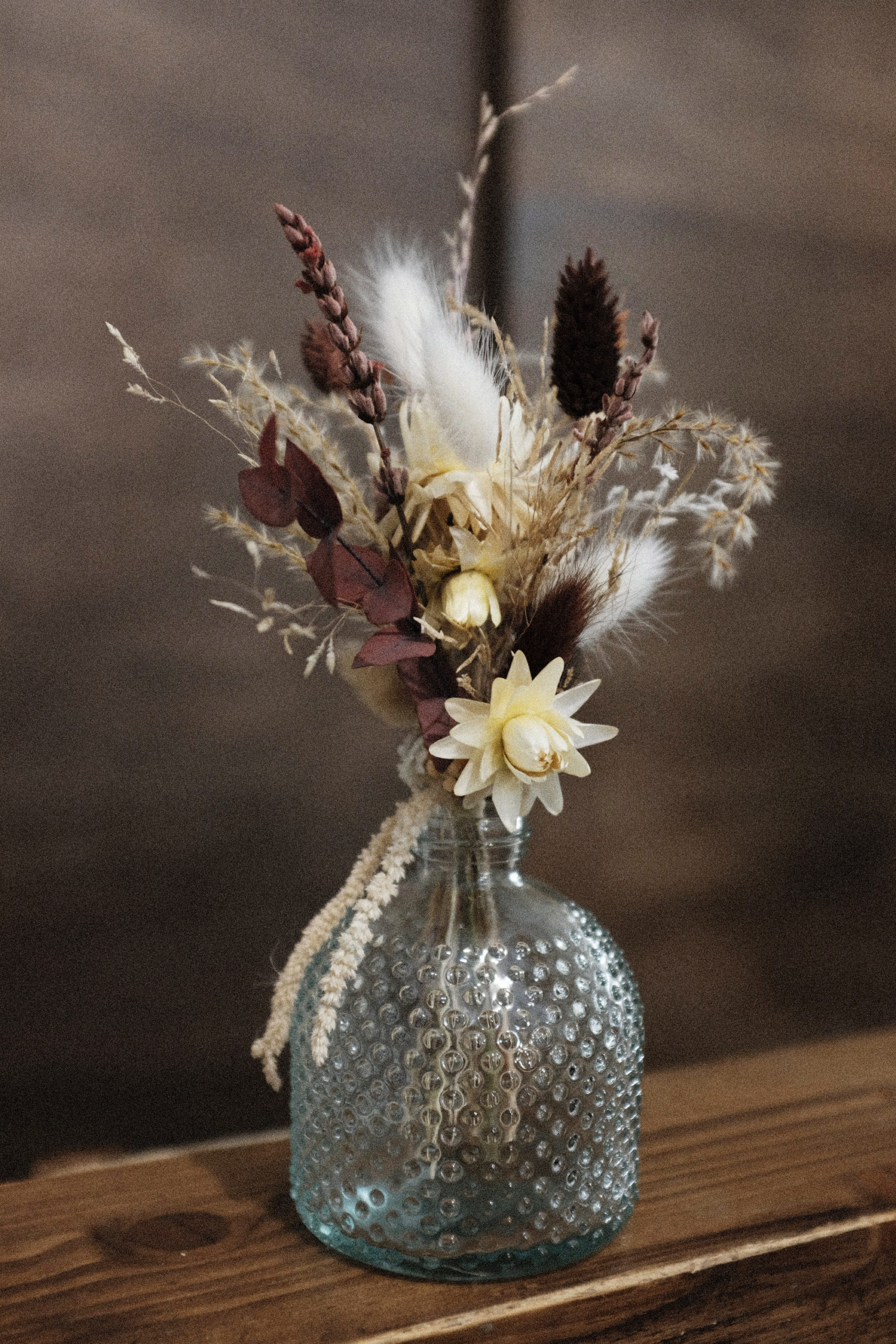 Composition de fleurs séchées : vase de petite taille. Valeur totale : 15€.
