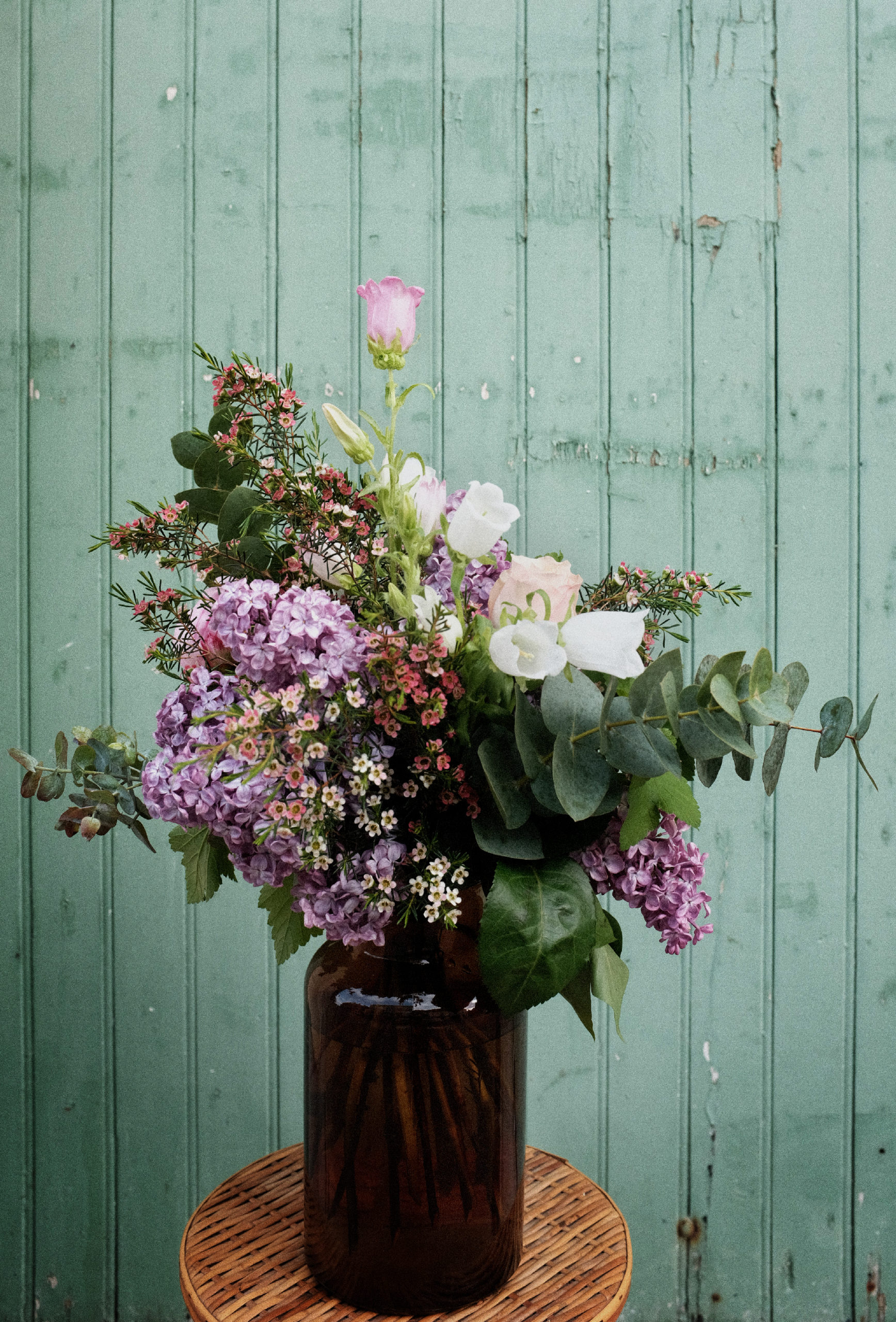 Bouquet style décoratif, valeur 29€ (lilas, wax flower, pivoines, rose, campanules, eucalyptus, feuillage de cassis)